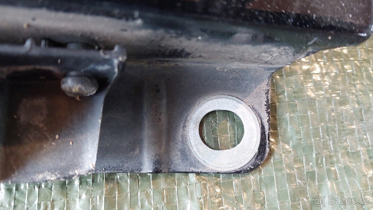 Mercedes W164 BLATNÍK LEVÝ ČERNÝ 4000kč - 7