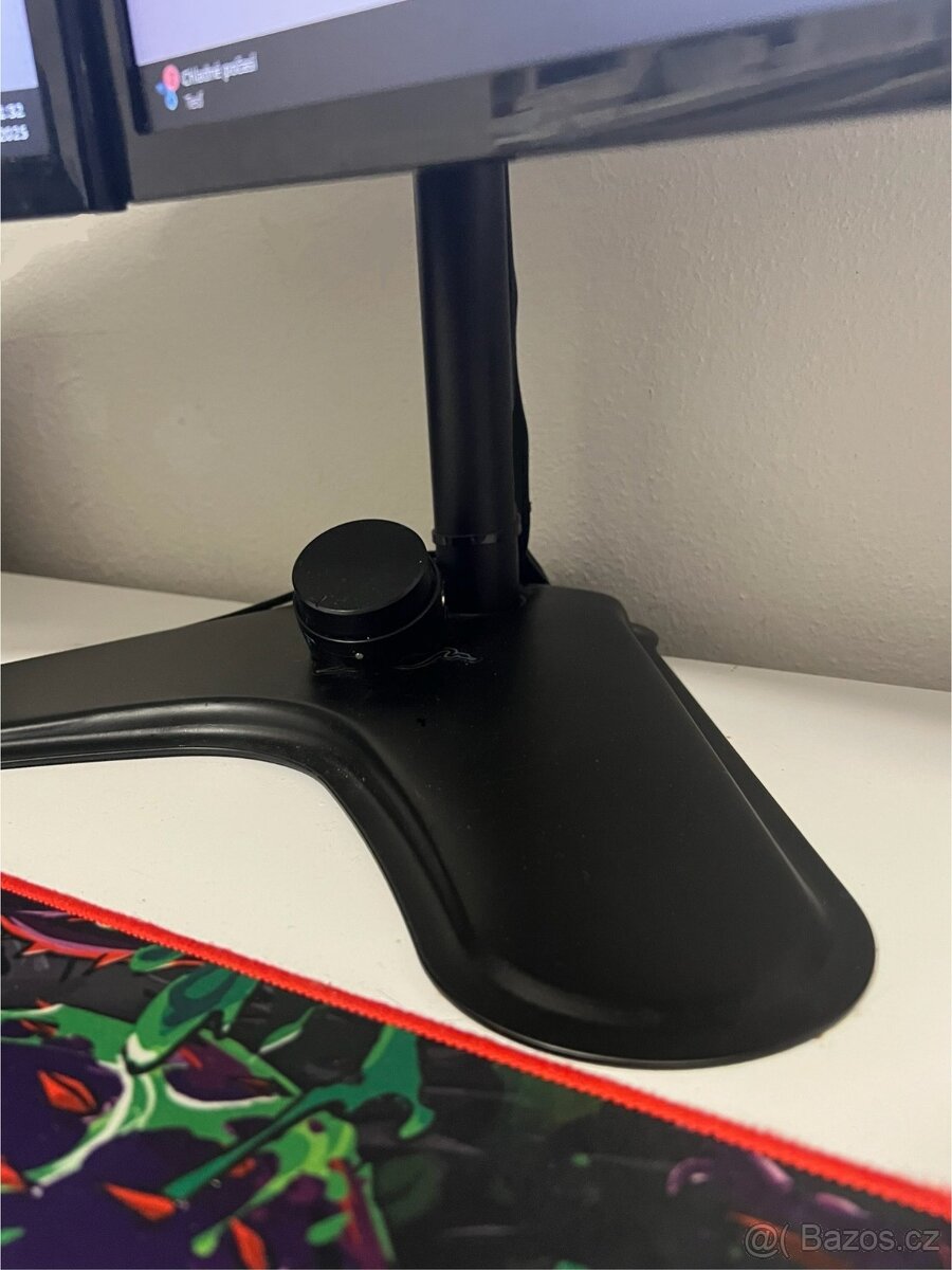 2x Samsung monitory společně s držákem - 7