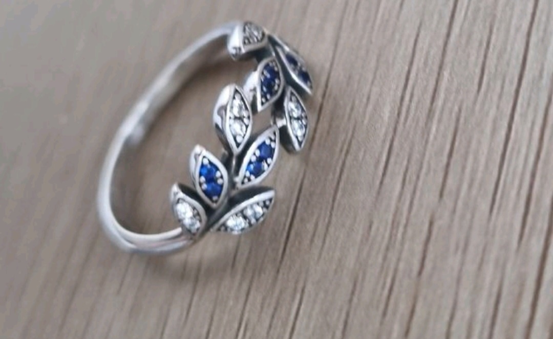 Nový dámský stříbrný prsten prstýnek 925 s lístečky vel 56 - 7