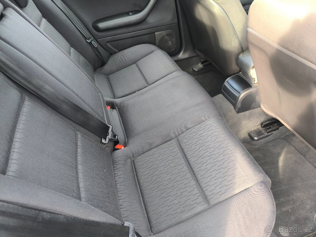 Audi A4, 4X4,30TDI,MANUÁL,KRÁSNÁ,SERVIS - 7