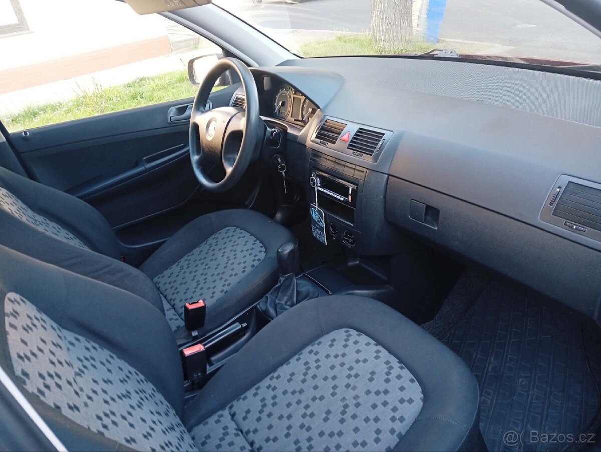 Škoda fabie 1.2.2005 - 7