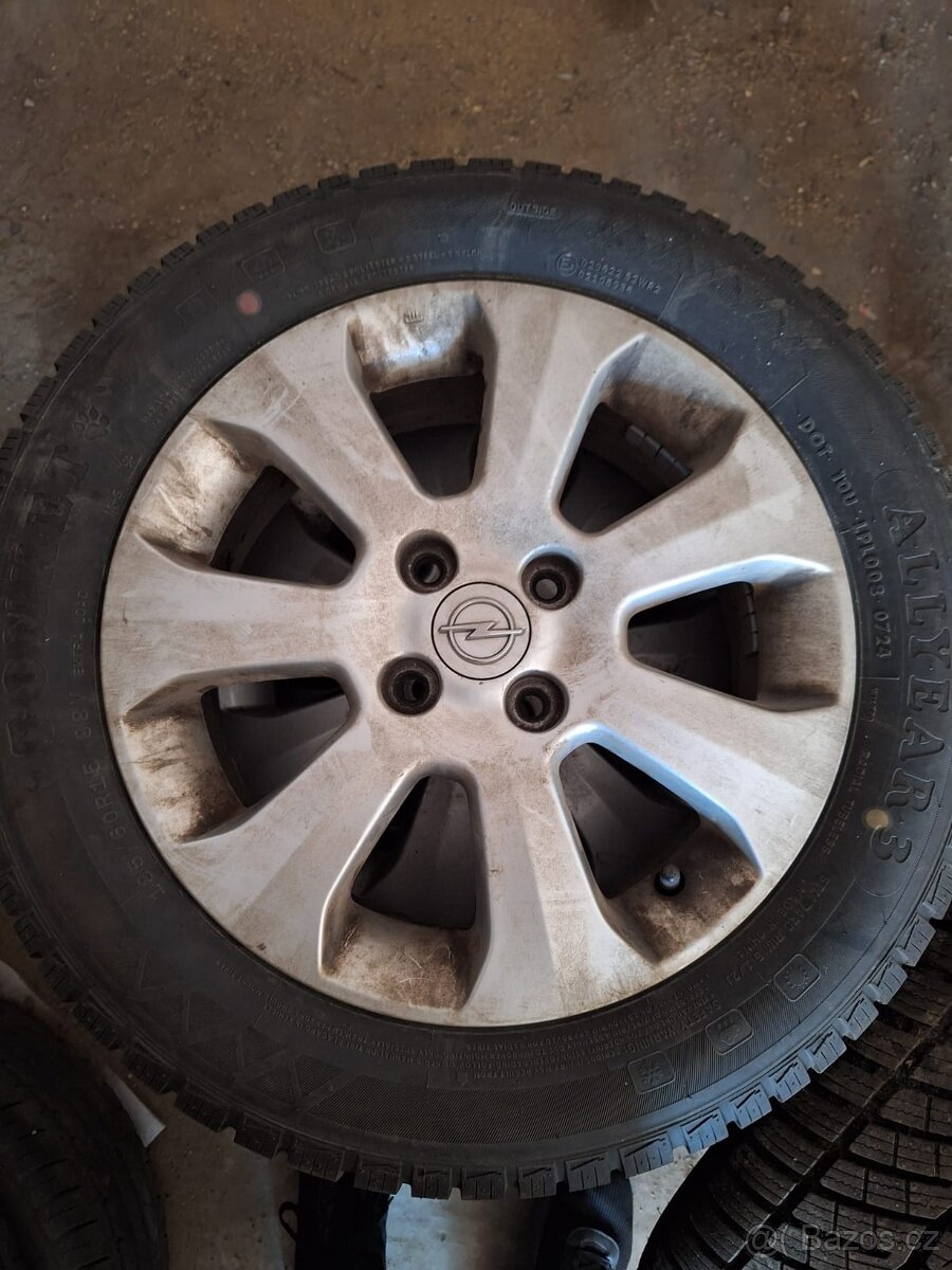 Prodám celoroční pneumatiky s litými disky - 7
