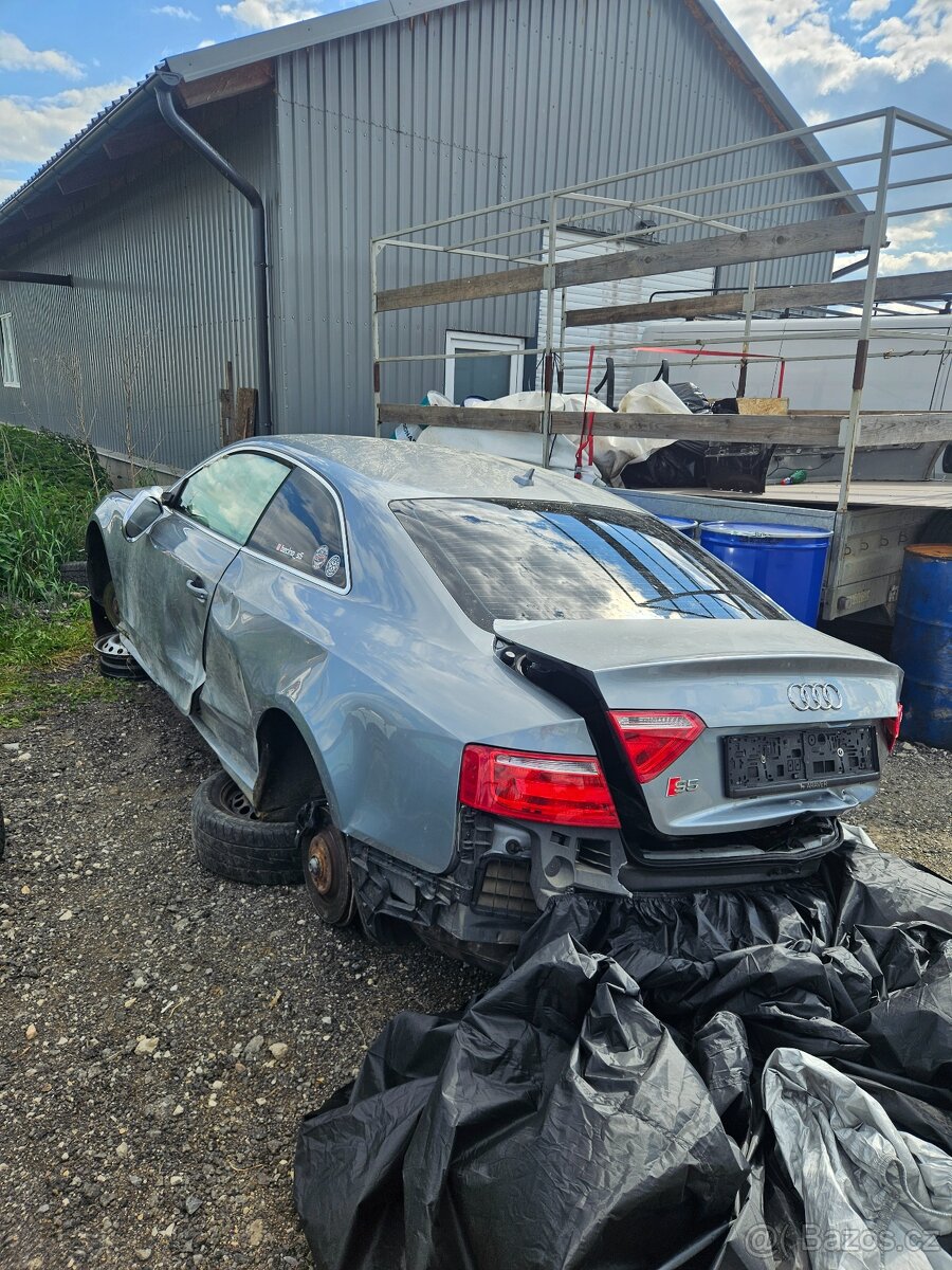 Audi s5 4.2 na náhradné diely - 7