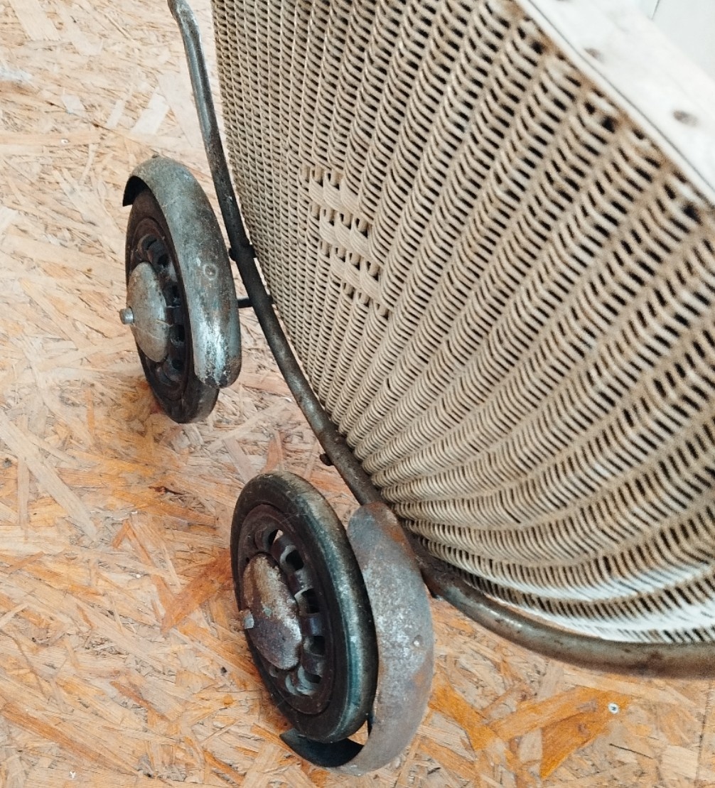 Proutěný kočárek pro panenky - 7