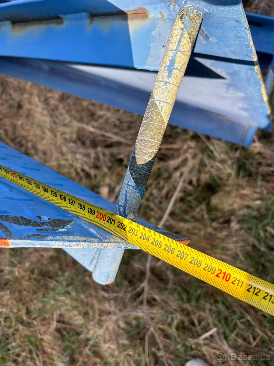 Kovové točité schodiště - 7