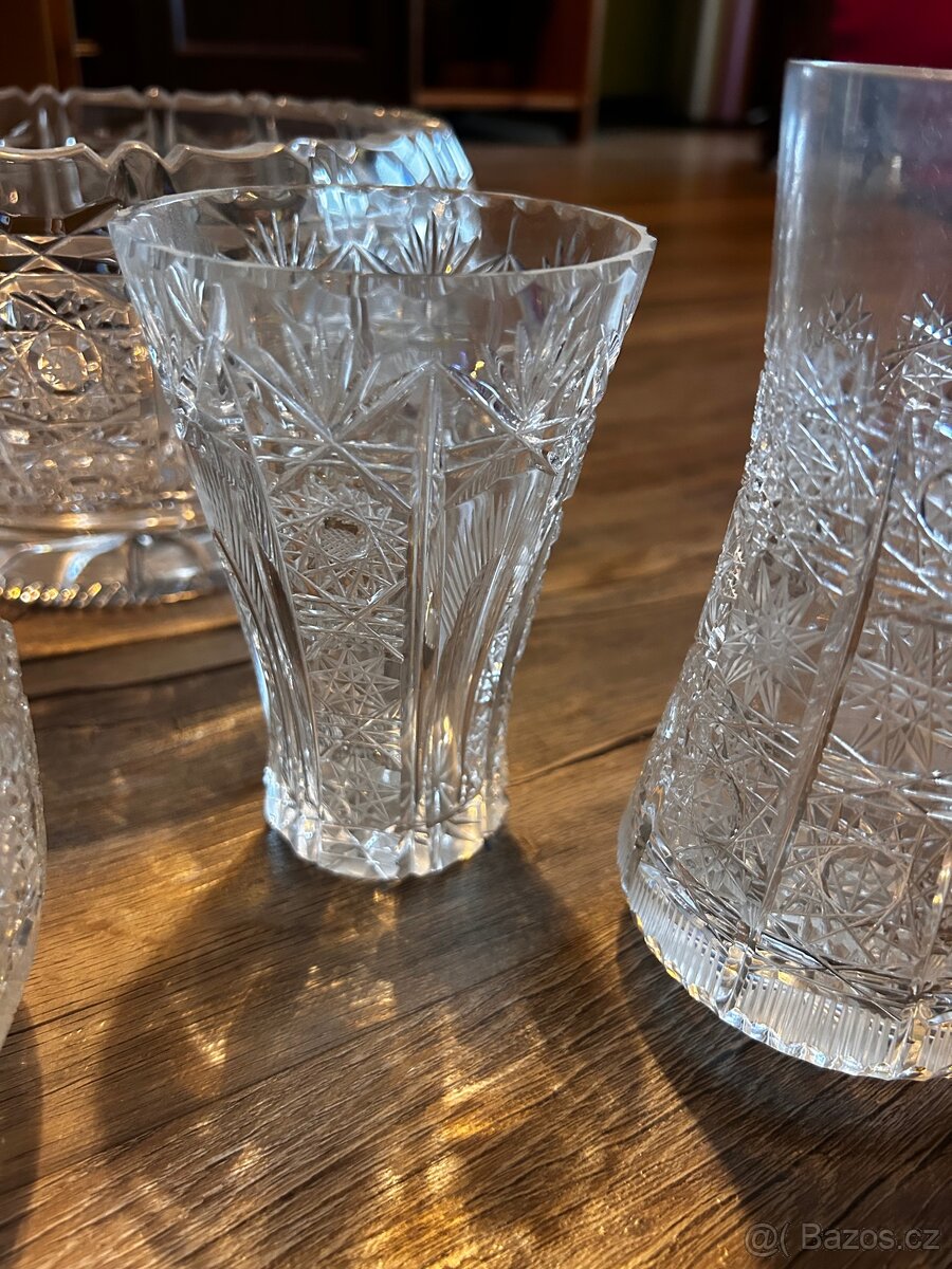 Sada broušeného skla – mísy, sklenice, dóza (celkem 7 ks) - 7