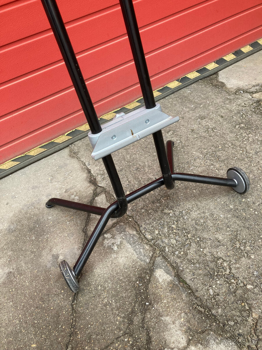 Stojan reklamní, prodejní, pojízdný 500 kč - 7