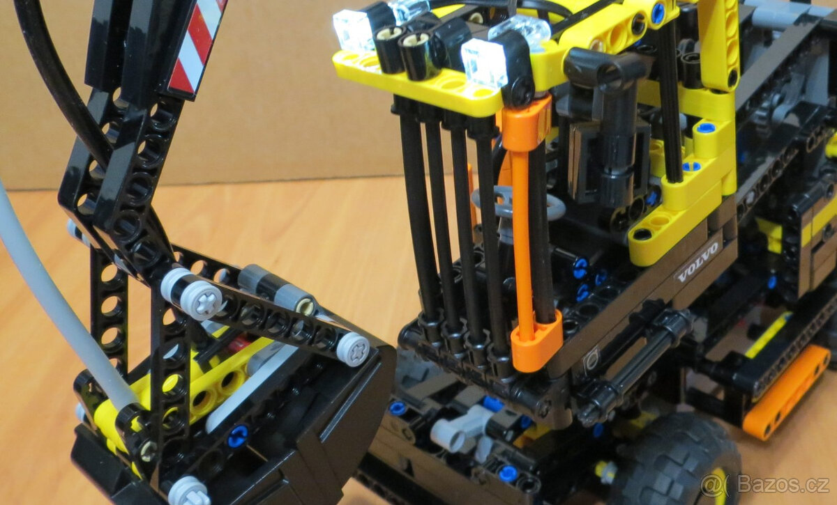 LEGO 42053 Volvo EW 160E - 7