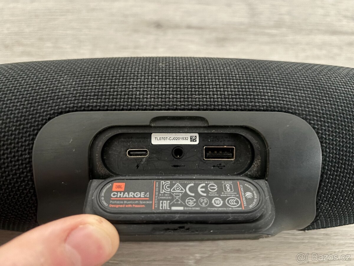 JBL Charge 4 a JBL GO Essential 2 - 7