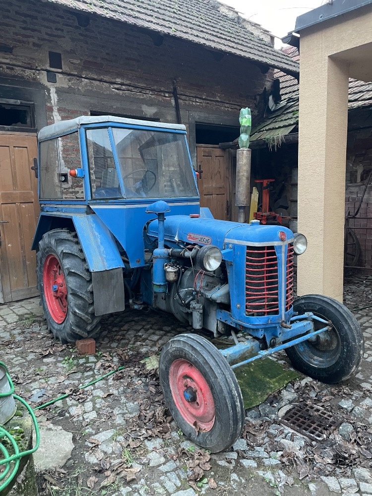 Prodám ZETOR25N- kromě přední nápravy - 7