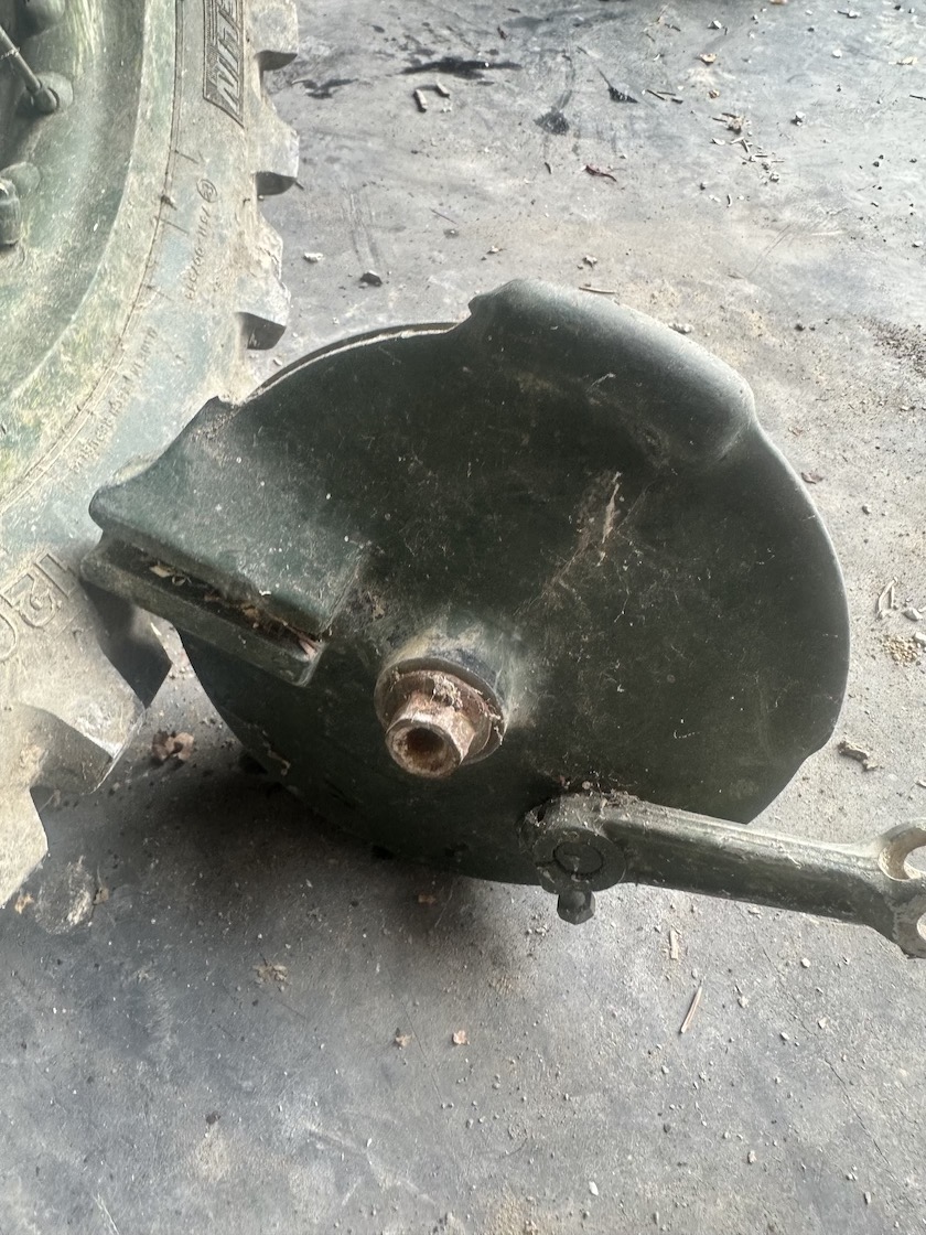 Predám zadní kolo + brzdový štít YAMAHA XT 600 - 7