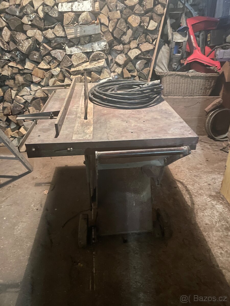 Kolebková pila,cirkulárka s pracovním stolem na řezání klád - 7