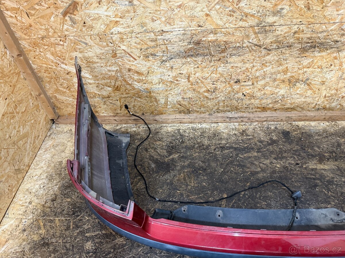 ZADNÍ NÁRAZNÍK ŠKODA OCTAVIA 2 SEDAN 9892 - 7