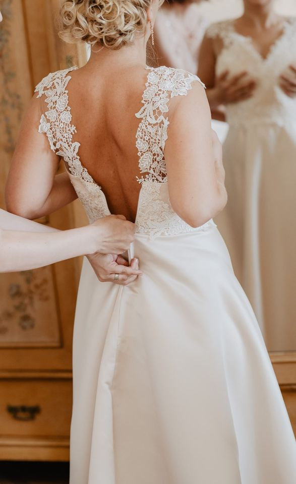 Luxusní svatební šaty na menší postavu - 7