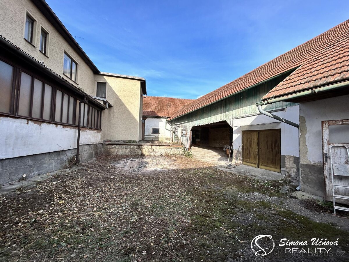 Prodej dvougeneračního RD s hospodářskými budovami v Makově - 7