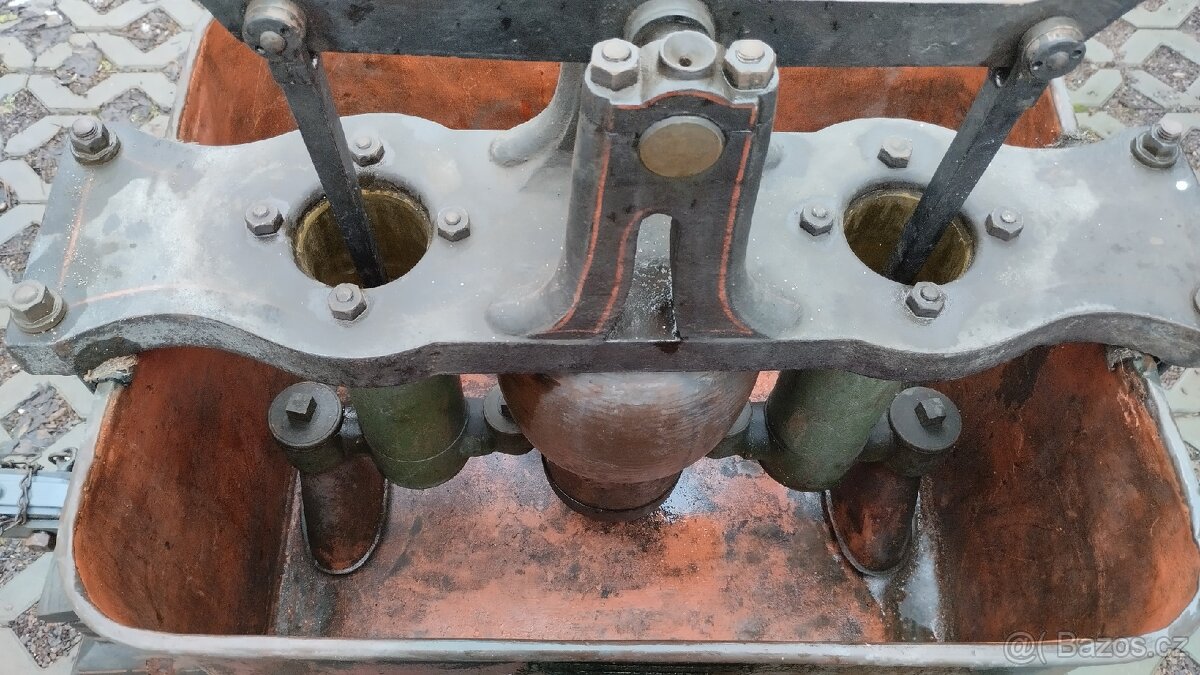 Historická dvoukolová ruční hasičská stříkačka - 7