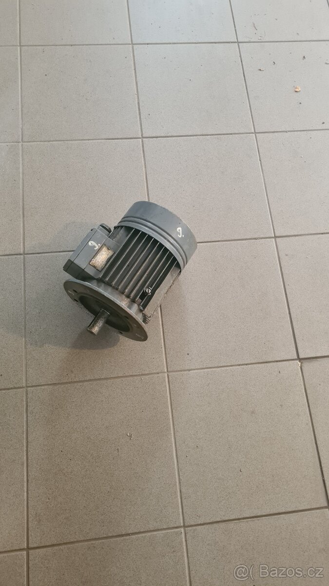 Třífázový asynchronní motor 1,1 kW - 7
