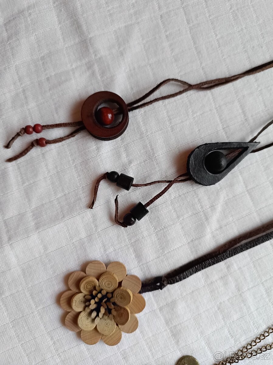 Bižuterie a doplňky. Náramek, řetízek, přívěšky.. - 7