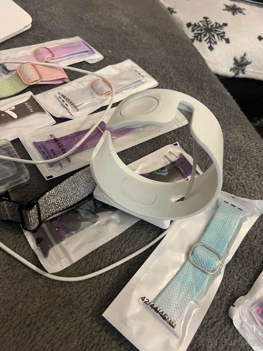 Prodám Apple Watch 8 45mm MINIMUM POŠKOZENI - 7