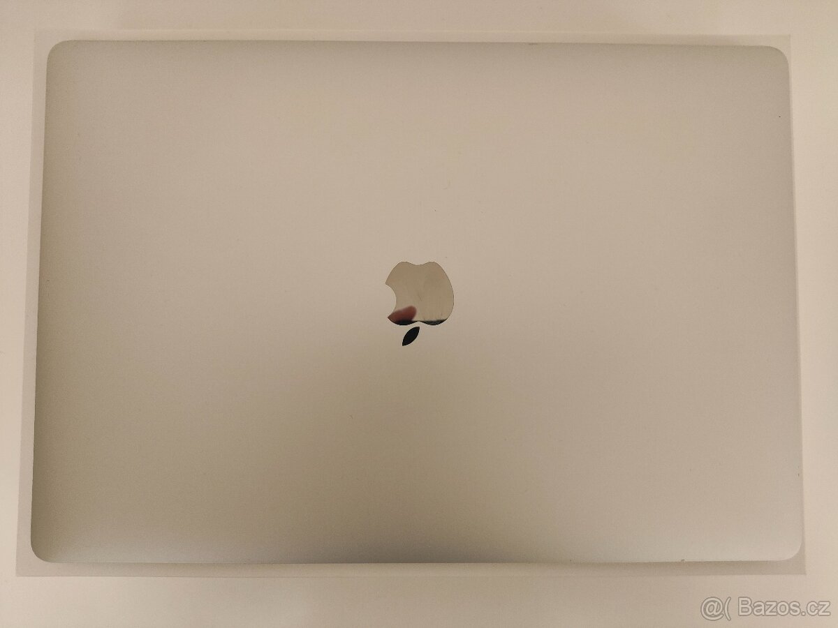 MacBook Pro 15 2017 | i7 • 16GB • 512GB - 7