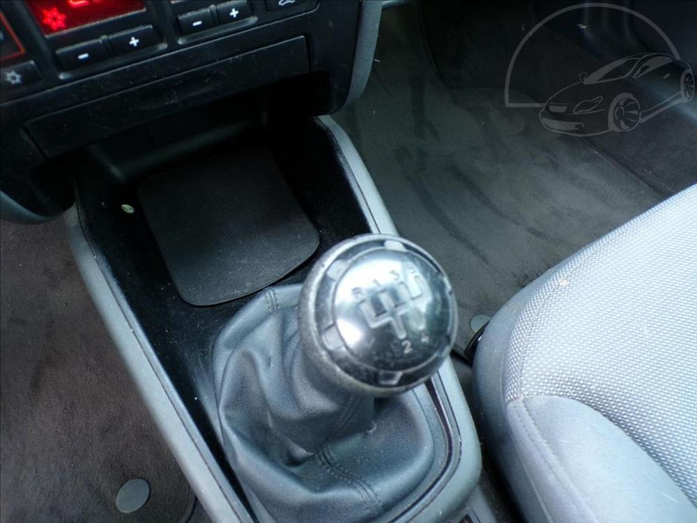 Audi A3 1,6 i KLIMATIZACE - 7