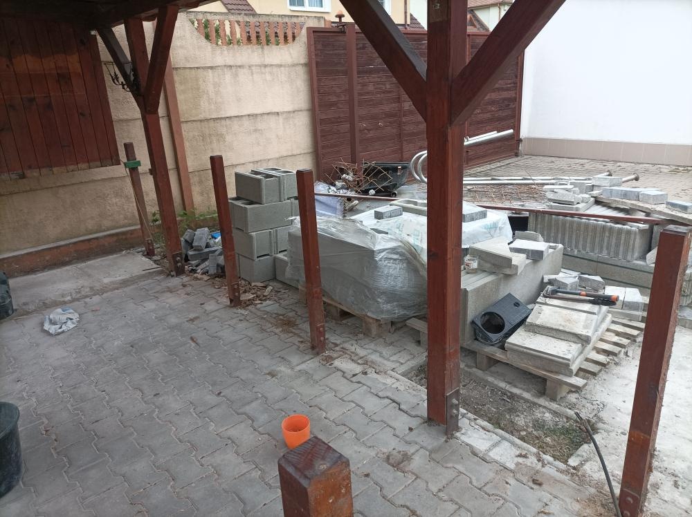 Starší dřevěná pergola - 7