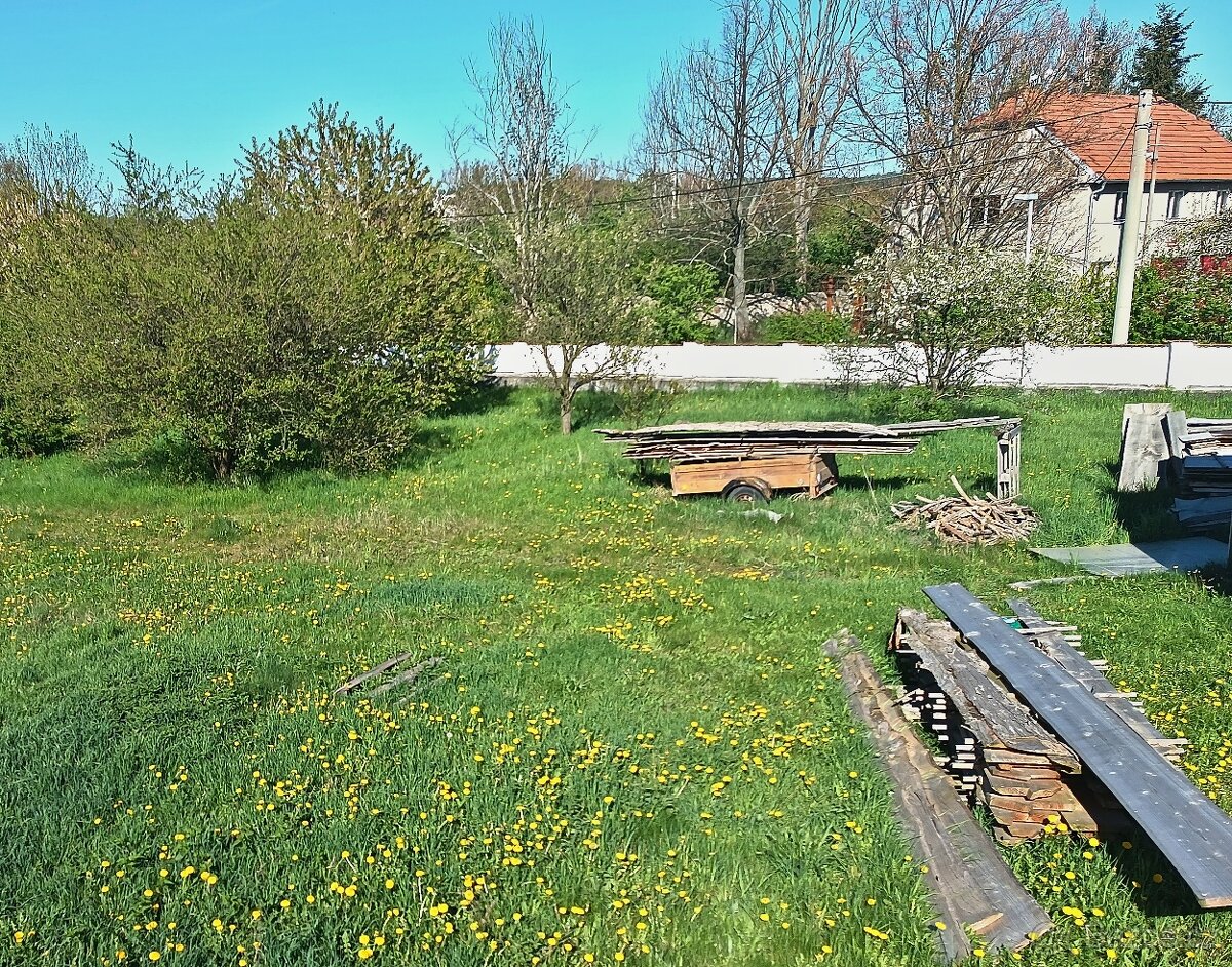 Krásný pozemek k bydlení Ouběnice - 7