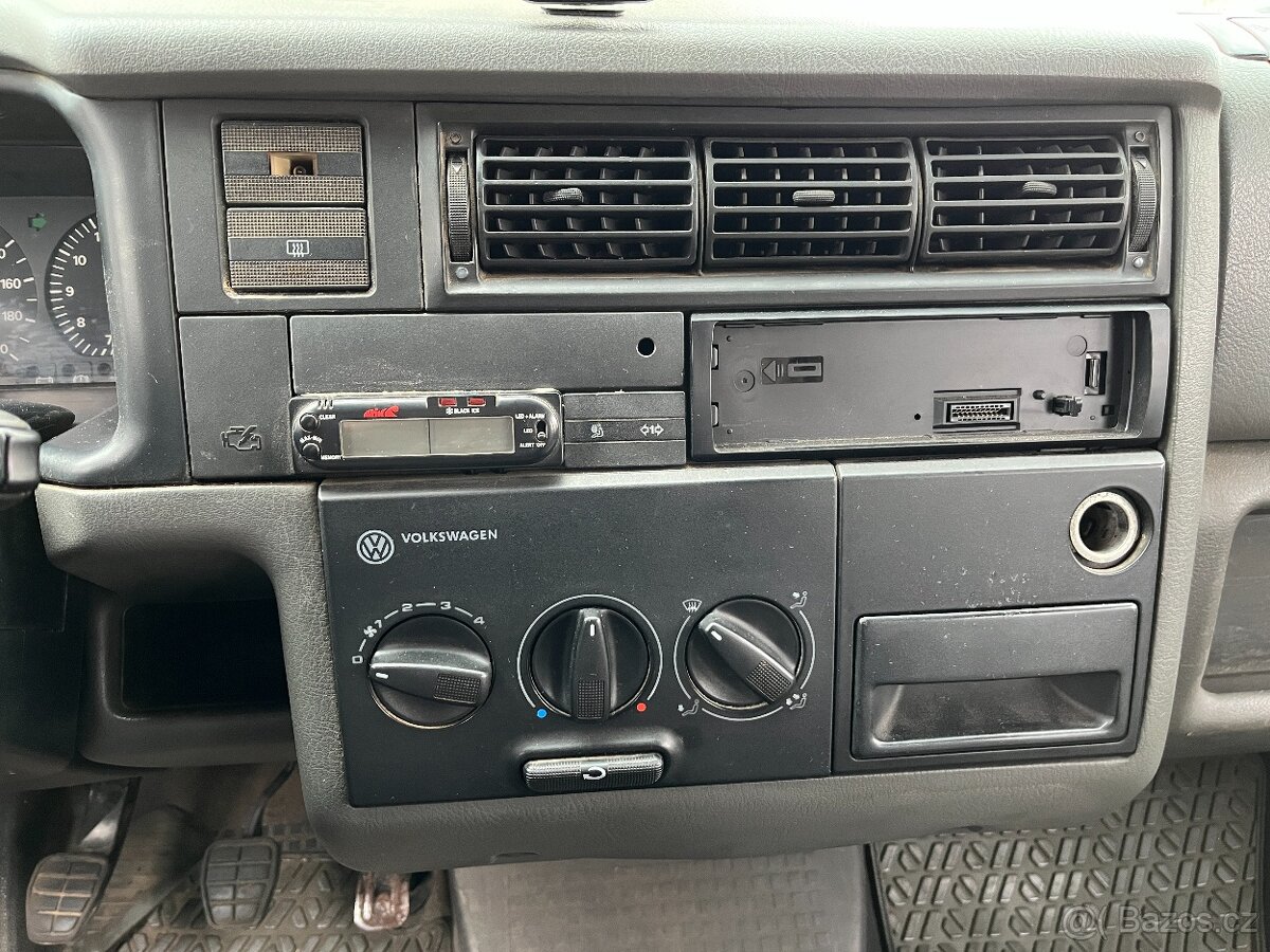 VW Transporter T4 - 2.4D 55kW - 327,000km - 7