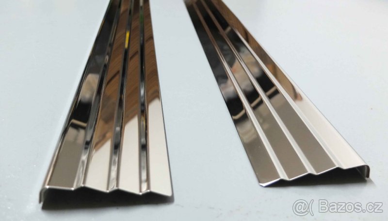 Mercedes-Benz W107 - Prahové lišty (pryž nebo kov) - 7