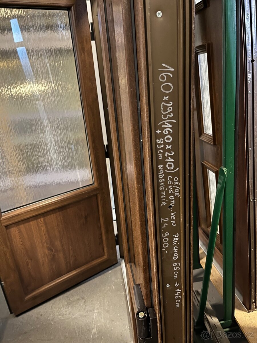 KRÁSNÉ 6TI KOMOROVÉ PLASTOVÉ DVOUKŘÍDLÉ VCHODOVÉ DVEŘE OŘECH - 7
