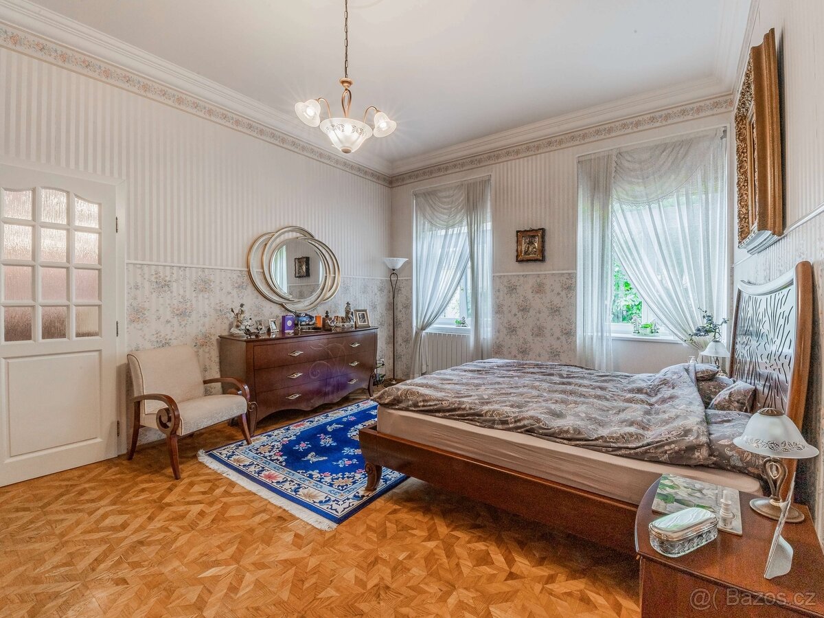 Prodej celopodlažního bytu 4+1 (162 m²) + sklep cca 9 m², Ur - 7