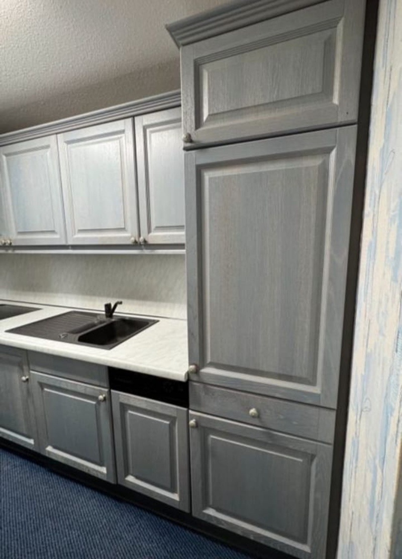 Kuchyně v kouřově modrém odstínu se spotřebiči,5696 - 7