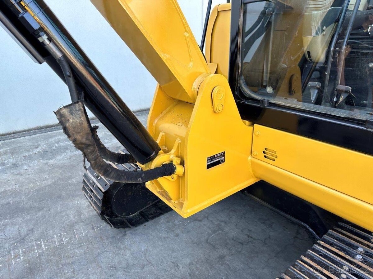 Minibagr CATERPILLAR 306 - 7