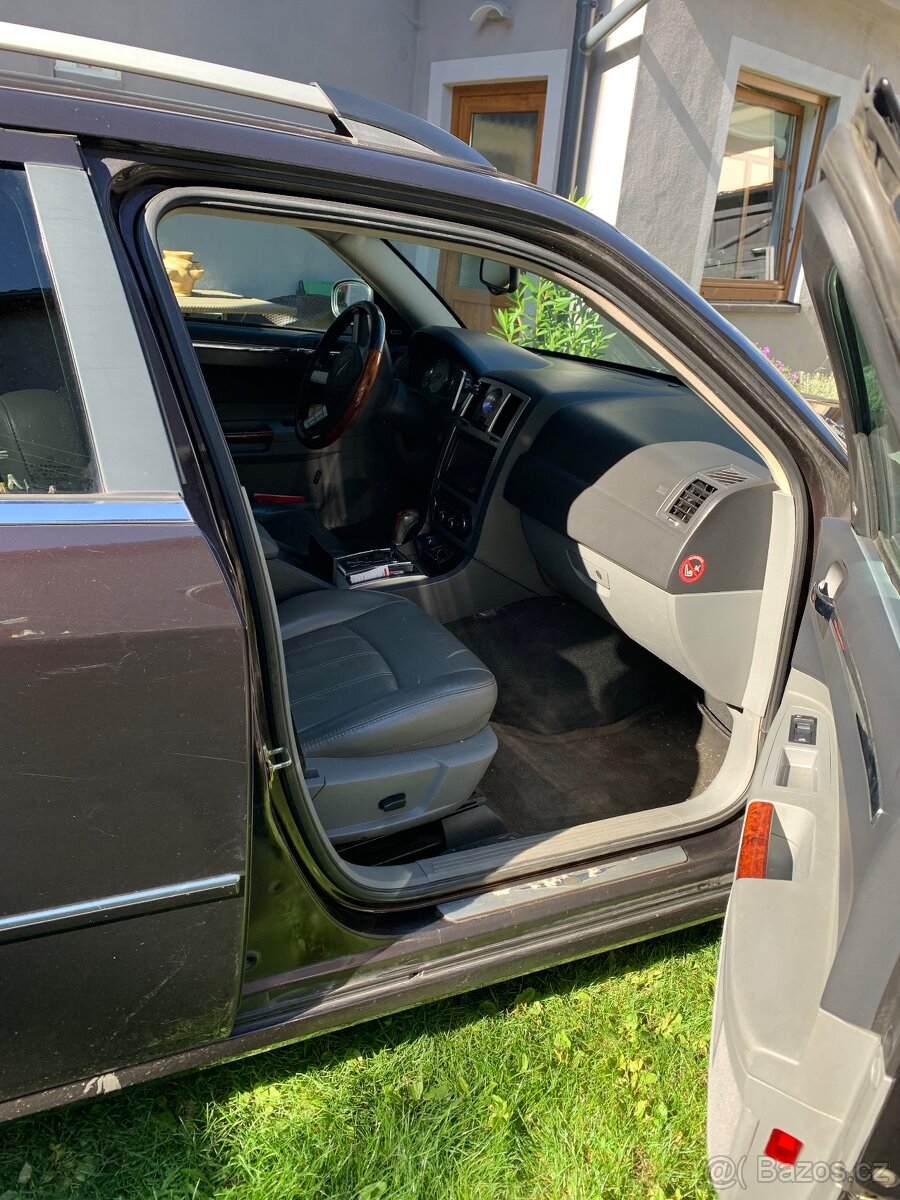 Chrysler 300C Touring AWD, 5,7 HEMI-LPG, tažné - 7