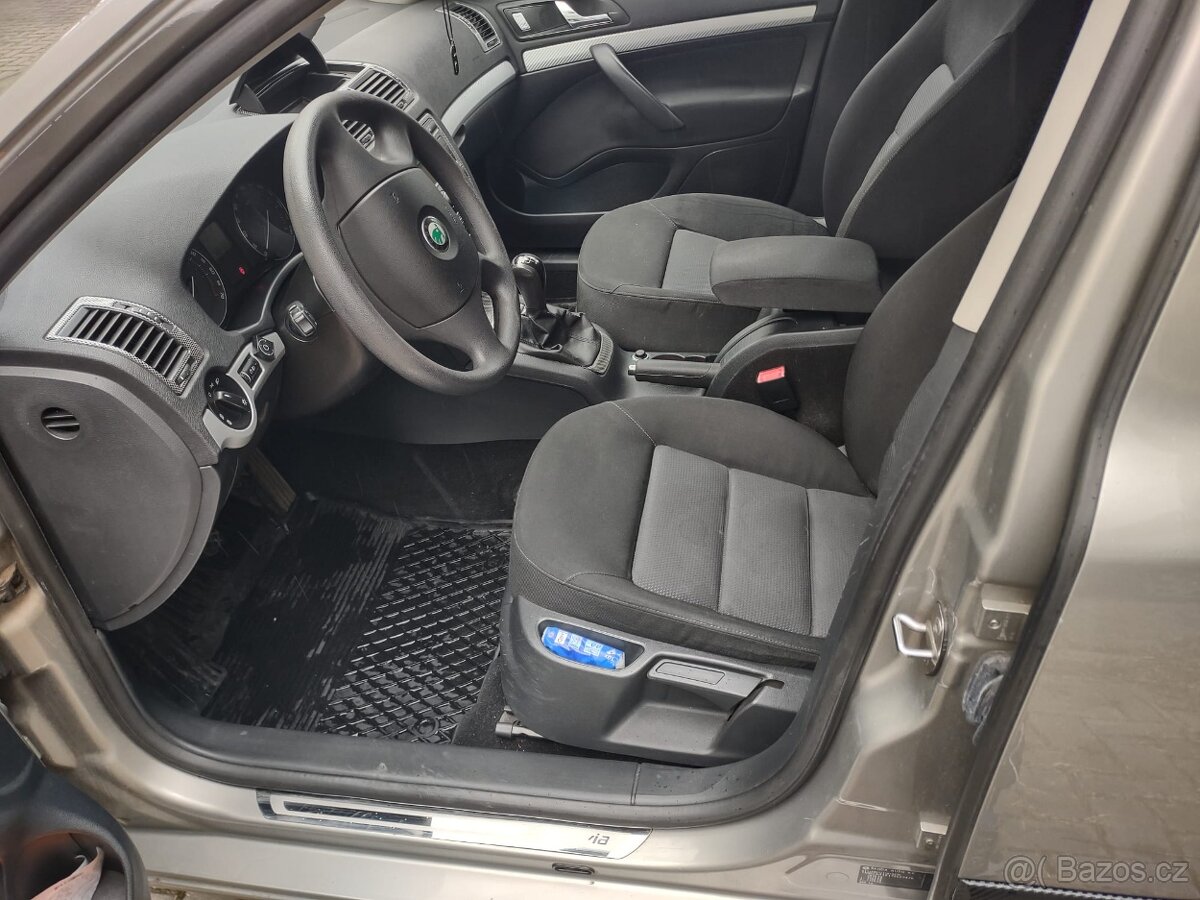 Škoda Octavia II na díly/opravu - 7