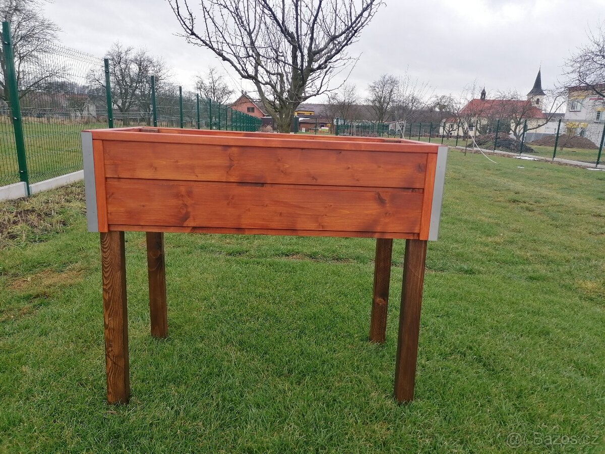 Okrasný vyvýšený záhon - 7