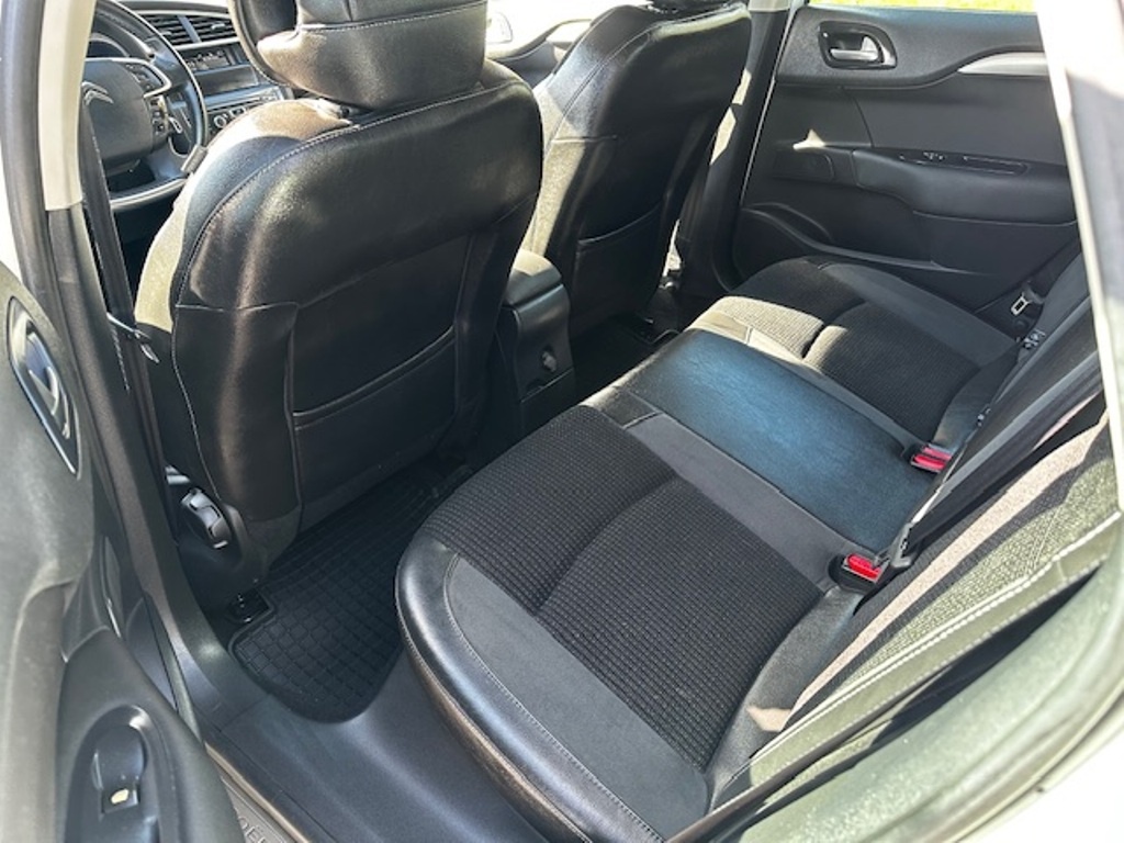 Citroen C4 exclusive 1.6HDi, r.2011, 2.maj., serviska, STK - 7