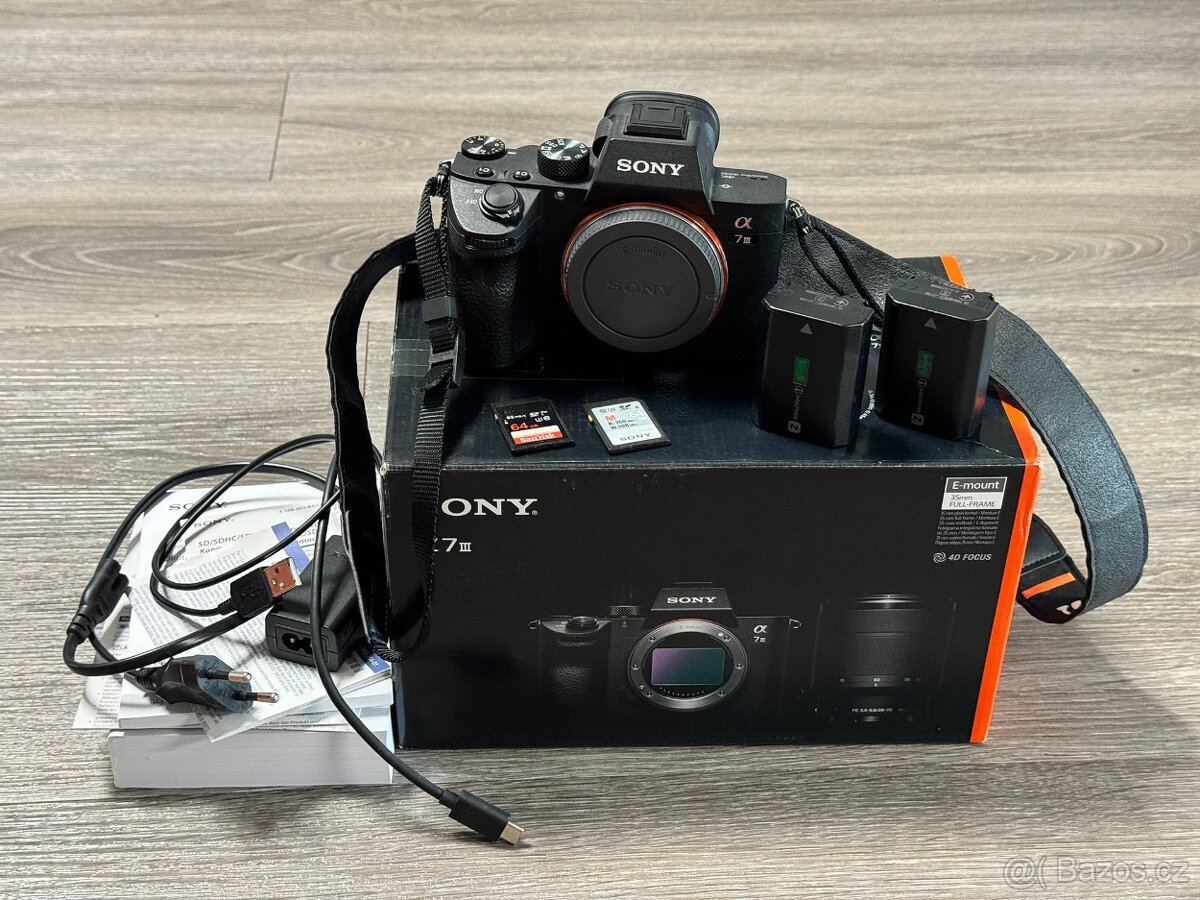 Sony A7III s příslušenstvím - jako nový - 7