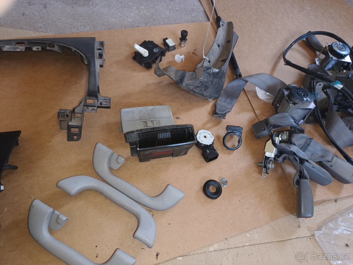 MAZDA 3 1.4 16v r.2007 / díly - 7