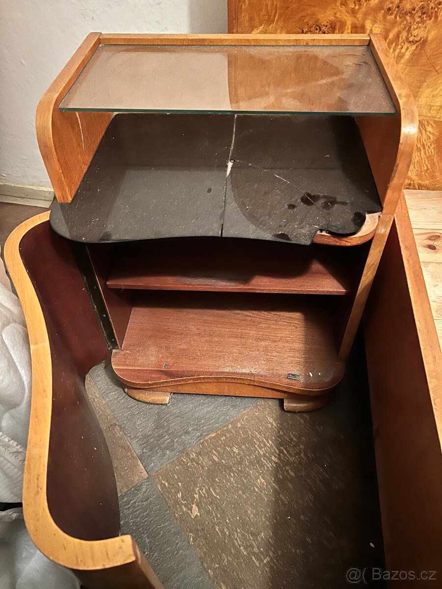 Starožitný nábytek - 7