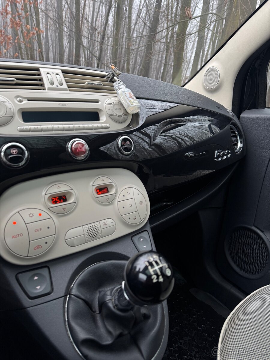Fiat 500 1.2 2012 – panoramatická střecha, bílý interiér, - 7