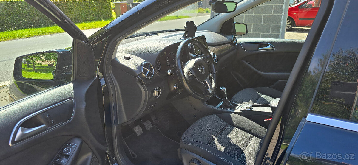 Mercedes-Benz B180, r.v. 2012, nájezd 167000km - 7