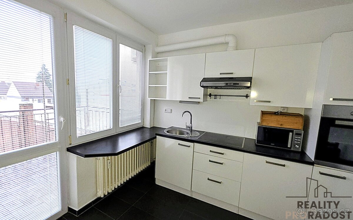 Pronájem bytu 1+1 s balkónem 52m2 v Hodoníně , Nájem 1+1 - 7