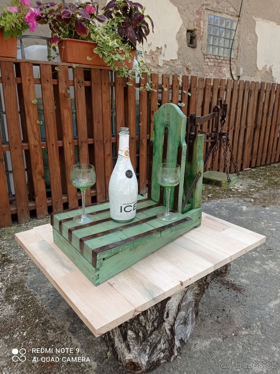 Váha, květinový stolek - 7