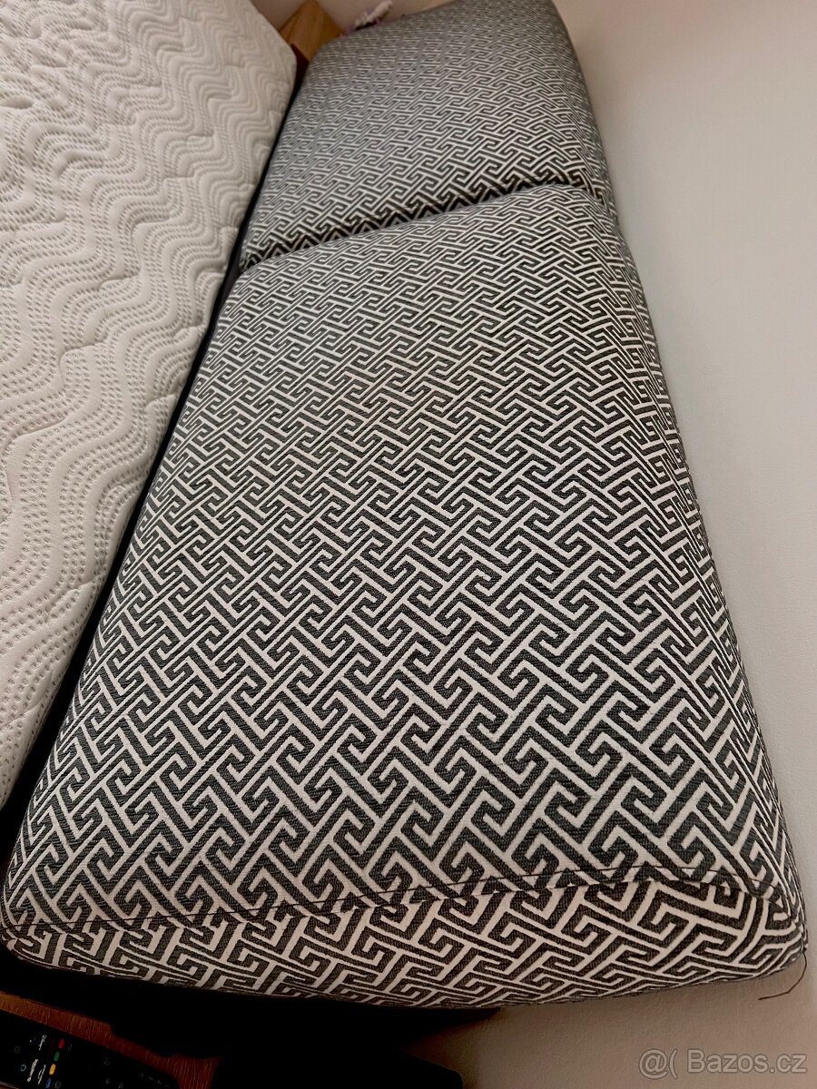 Čalouněná manželská postel - 7