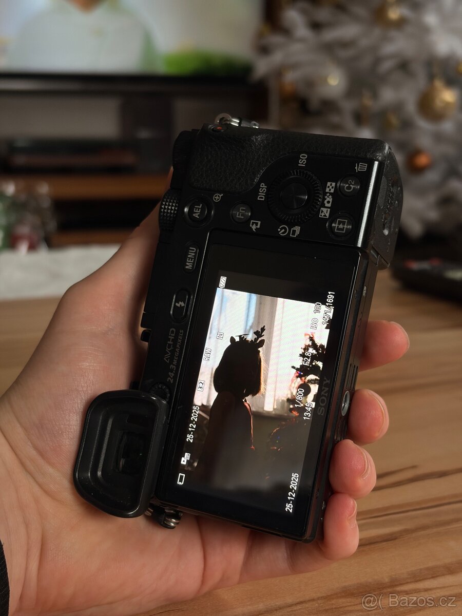 Sony a6000 + příslušenství - 7