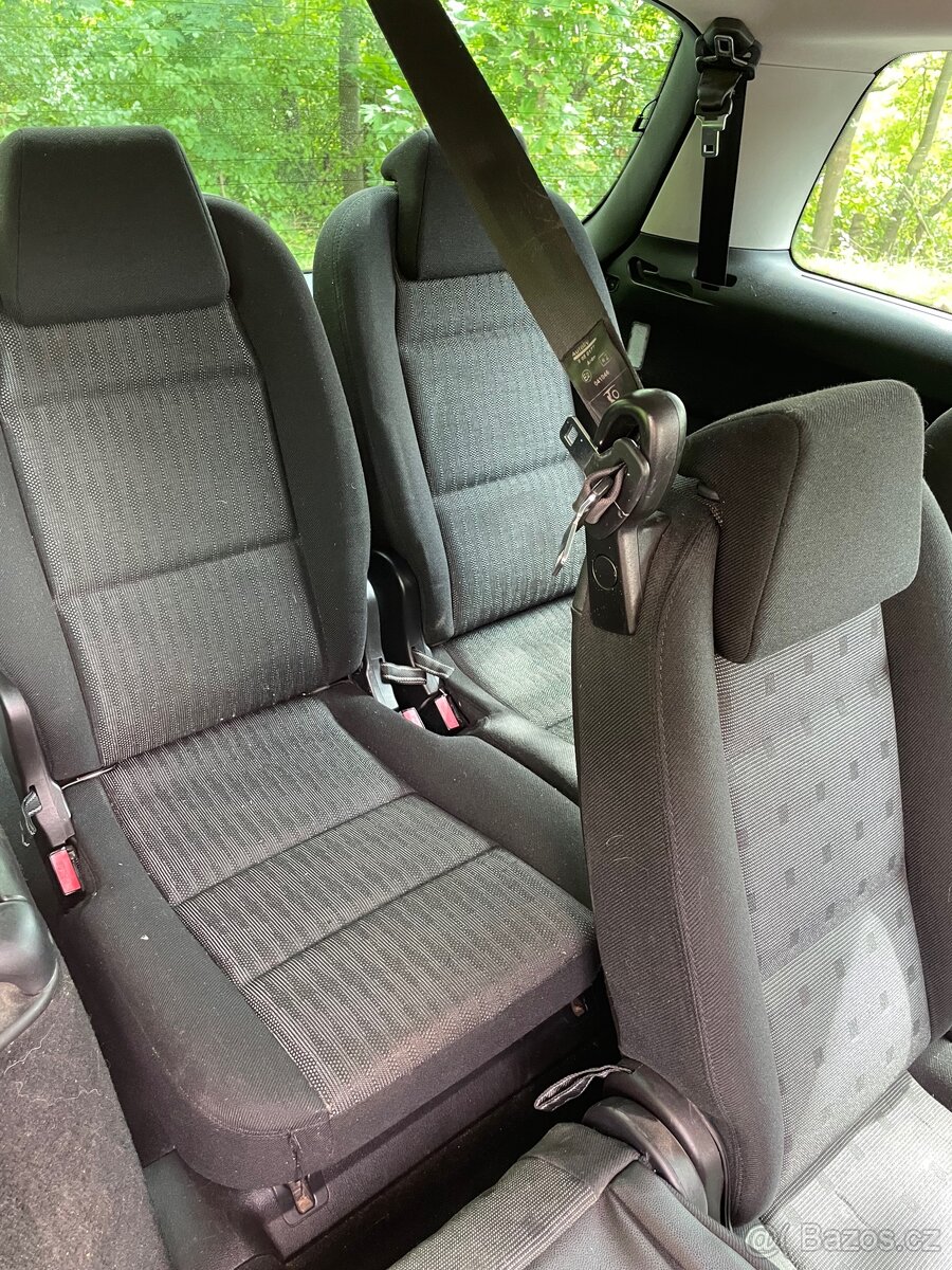 Peugeot 307, 7 místné - 7