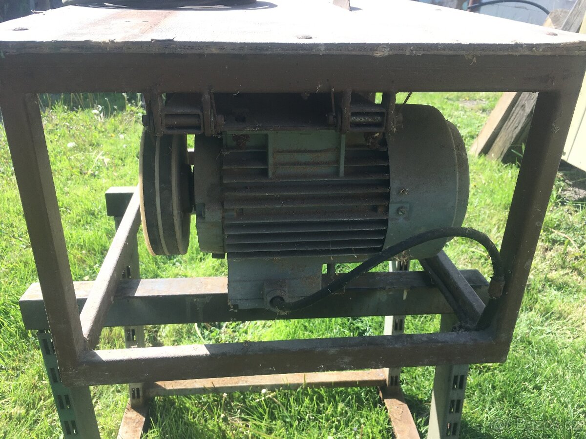 Kotoučová modelářská pila na dřevo - 7