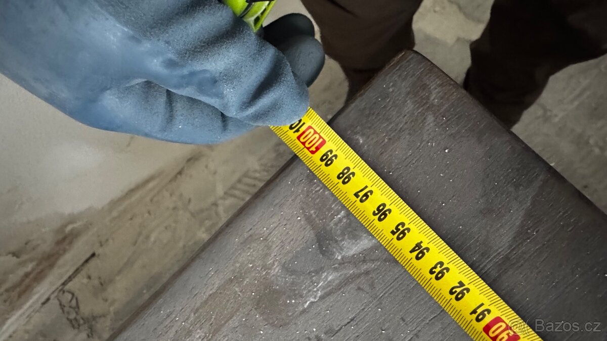 Jídelní stůl z kvalitního dřeva - 7