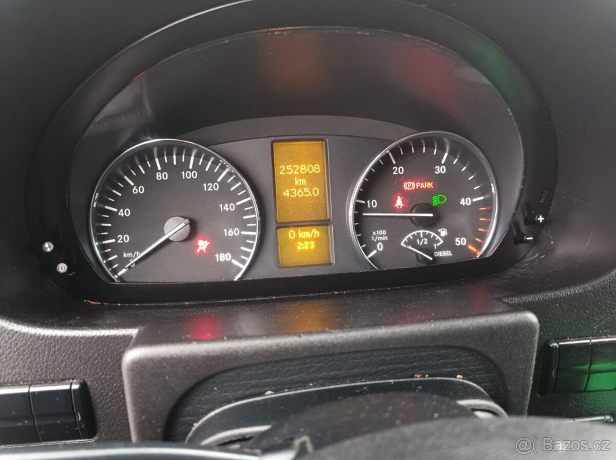 Mercedes-Benz Sprinter - 7